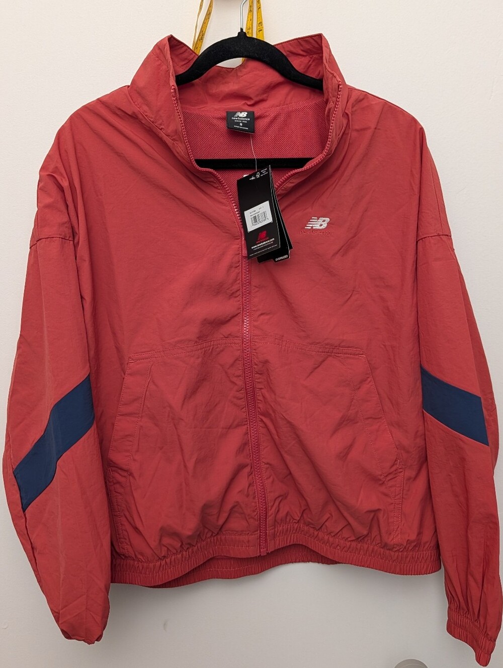 New Balance Athletics remastered woven jacket in red, Sz Small. NWT